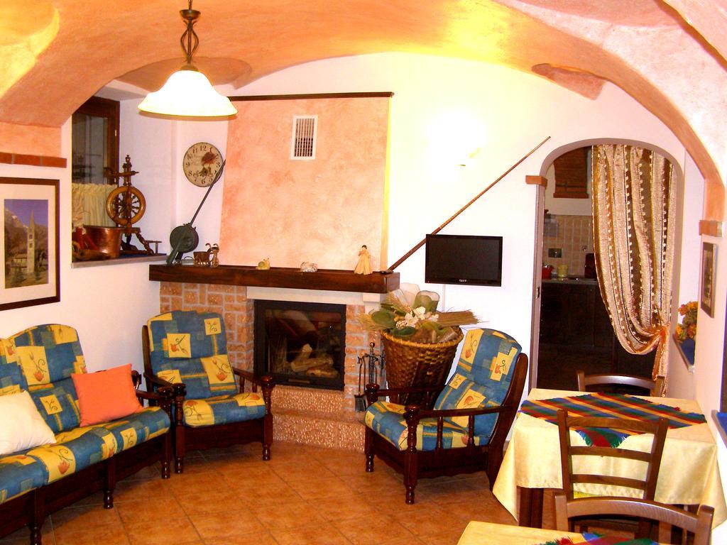 L'Antico Borgo Rooms Rental Caprie Екстериор снимка