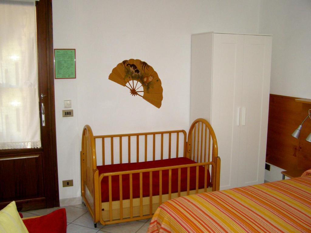L'Antico Borgo Rooms Rental Caprie Стая снимка